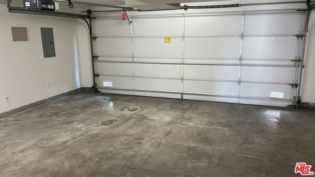 Photo - 800 Hampton Dr Unidad H