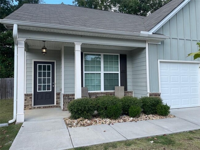 Photo - 560 Vandenburg Dr