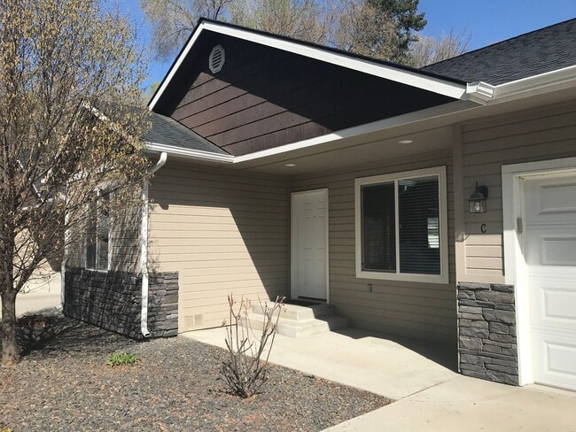 312 triplex - 312 triplex Apartment Unit D