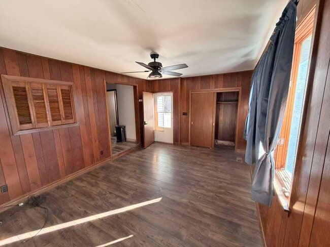 Photo - 2130 S Riverside Dr