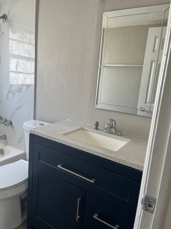Photo - 9420 N 50th St Unidad A