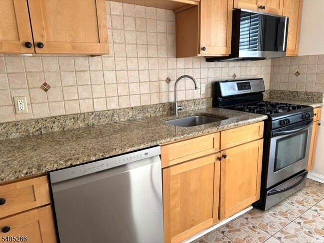 Photo - 390 Morris Ave Unit 35