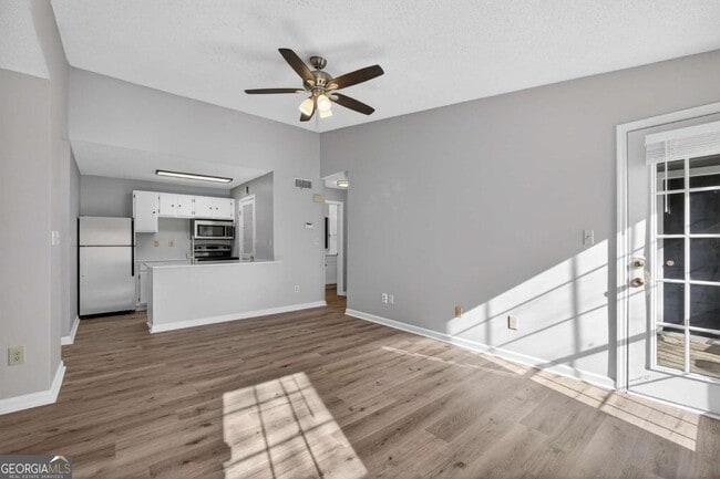 Photo - 423 Granville Ct