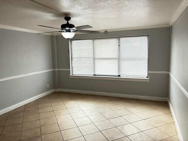 Photo - 311 W Ashley St