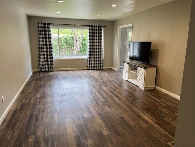Photo - 1311 Spruce Dr