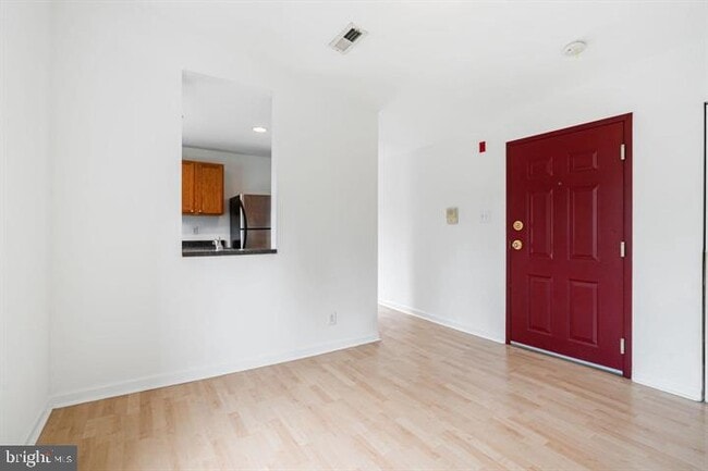 Building Photo - 909 S 20th St Unit 3