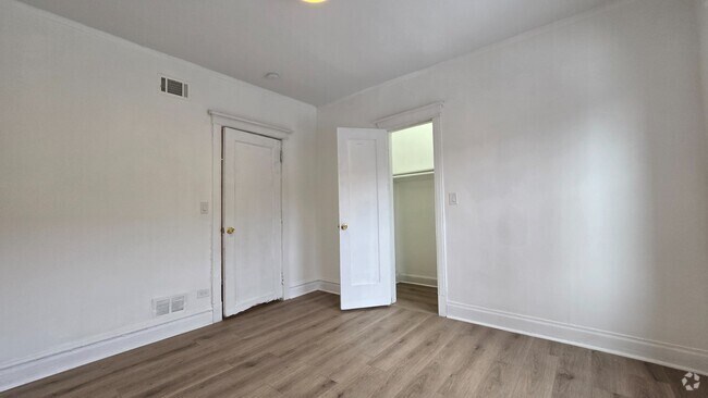 Building Photo - 6018 S St Lawrence Ave Unit 3 Rental