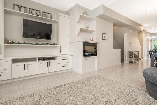 Building Photo - 21150-21150 76A Ave