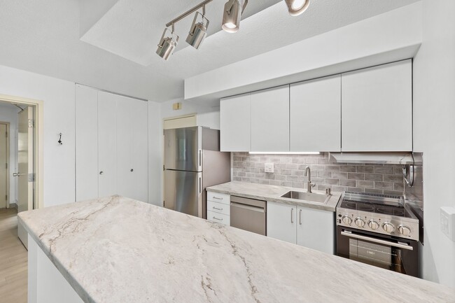 Photo - 934 High St Unit 4