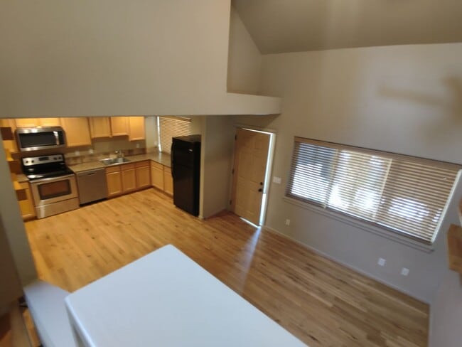 Photo - NW 3x2 townhome with primary bedroom on the main level
