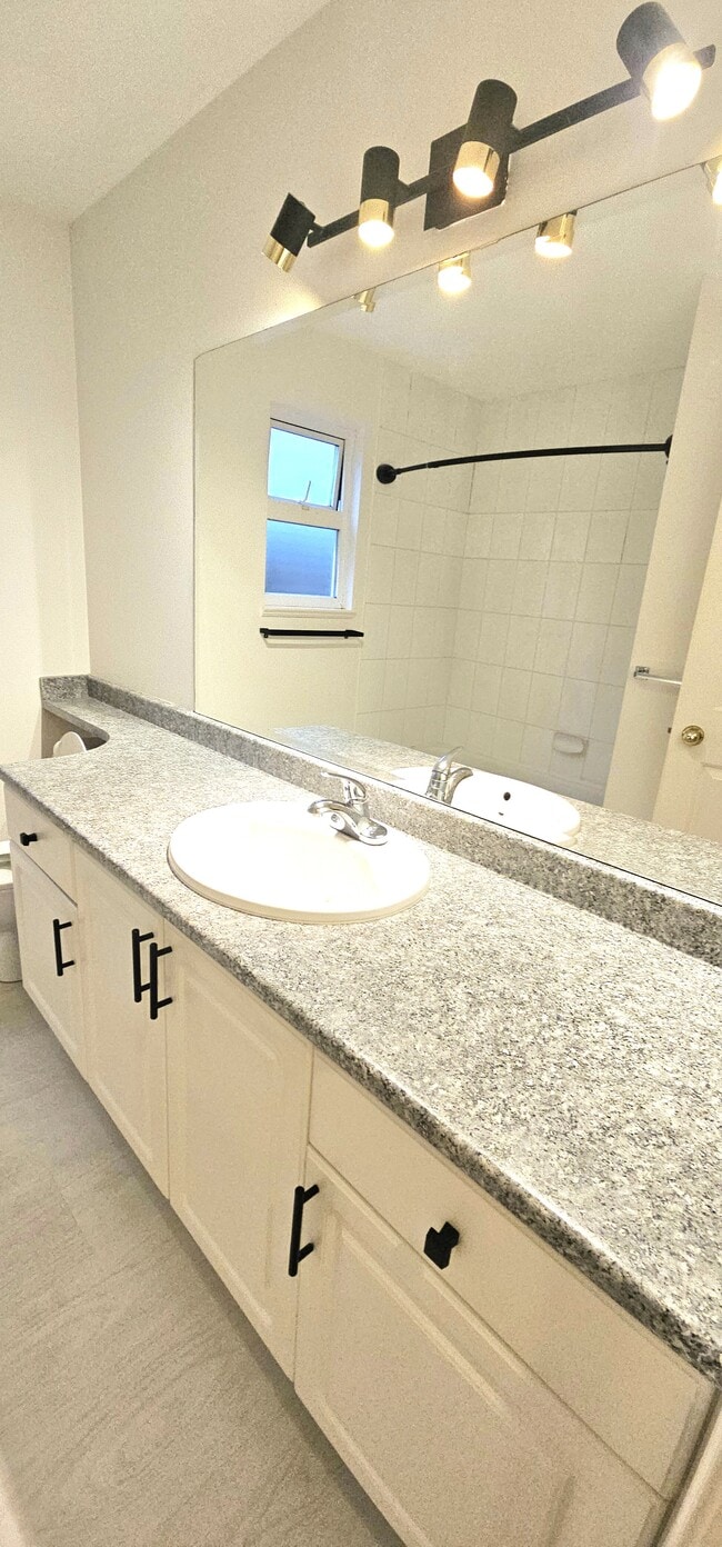 Photo - 2338 Chesterfield Av Unité Furnished 2BR Suite