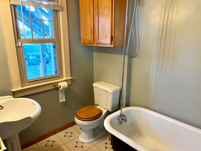 Photo - 125 E 39th St Unit 1