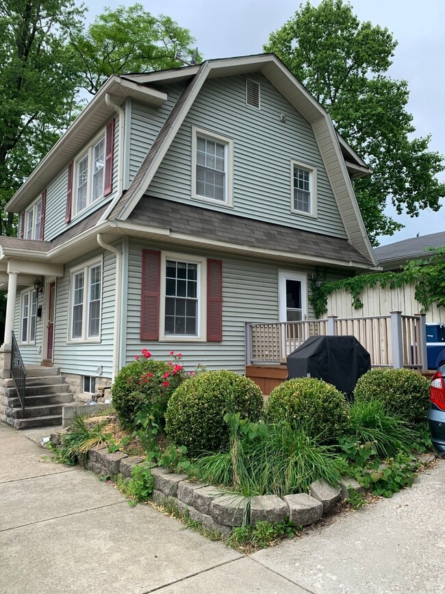 Photo - 1001 E 1st St House