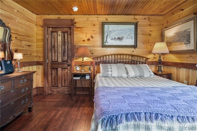 Photo - 1818 Benson Rd