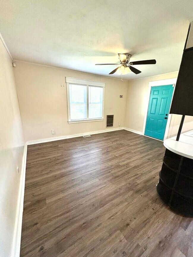 Photo - Comfortable Living and Space to Relax!