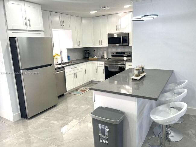 Photo - 2010 N 31st Ct