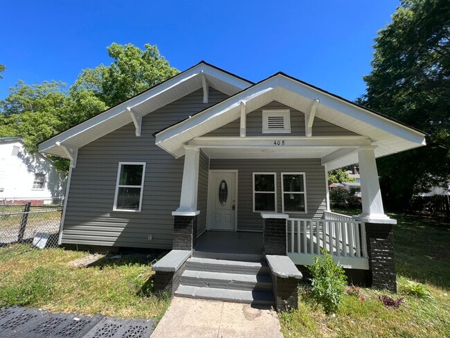 Building Photo - MOVE-IN READY!