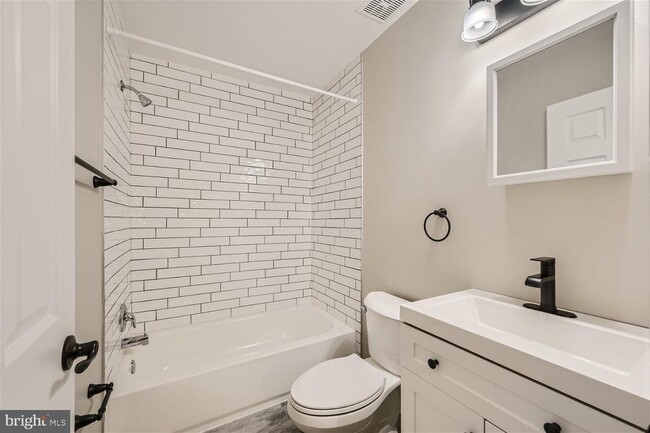 Photo - 520 Cressy Rd