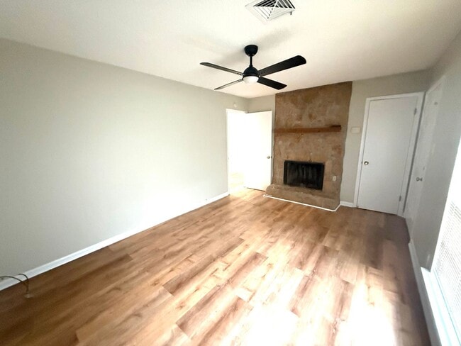 Photo - 6319 Pinebrook Dr