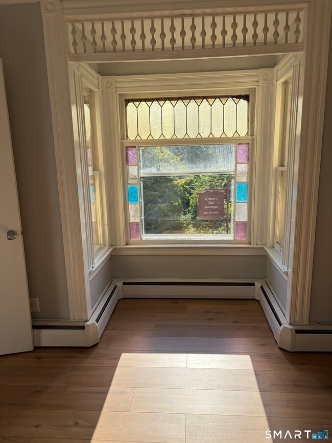 Photo - 323 Saybrook Rd