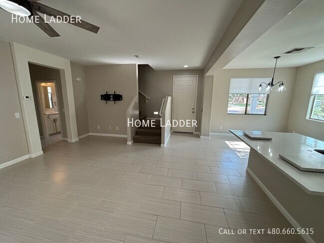 Photo - 105 E Palomino Dr