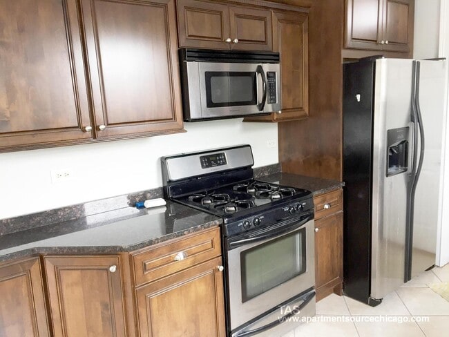 Building Photo - 4838 N Paulina St Unit 2W