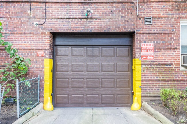 Photo - 10615 Queens Blvd