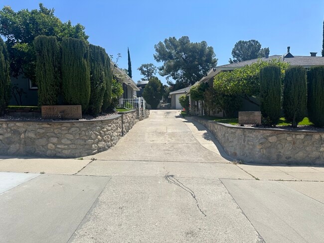 Photo - 2449 Florencita Dr W