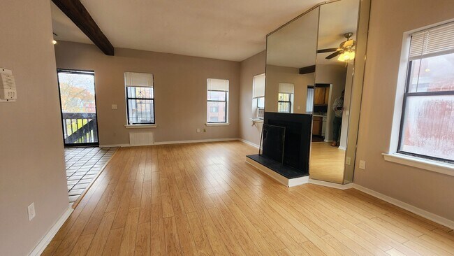 Building Photo - 56 Atwood St Unit APT 3B