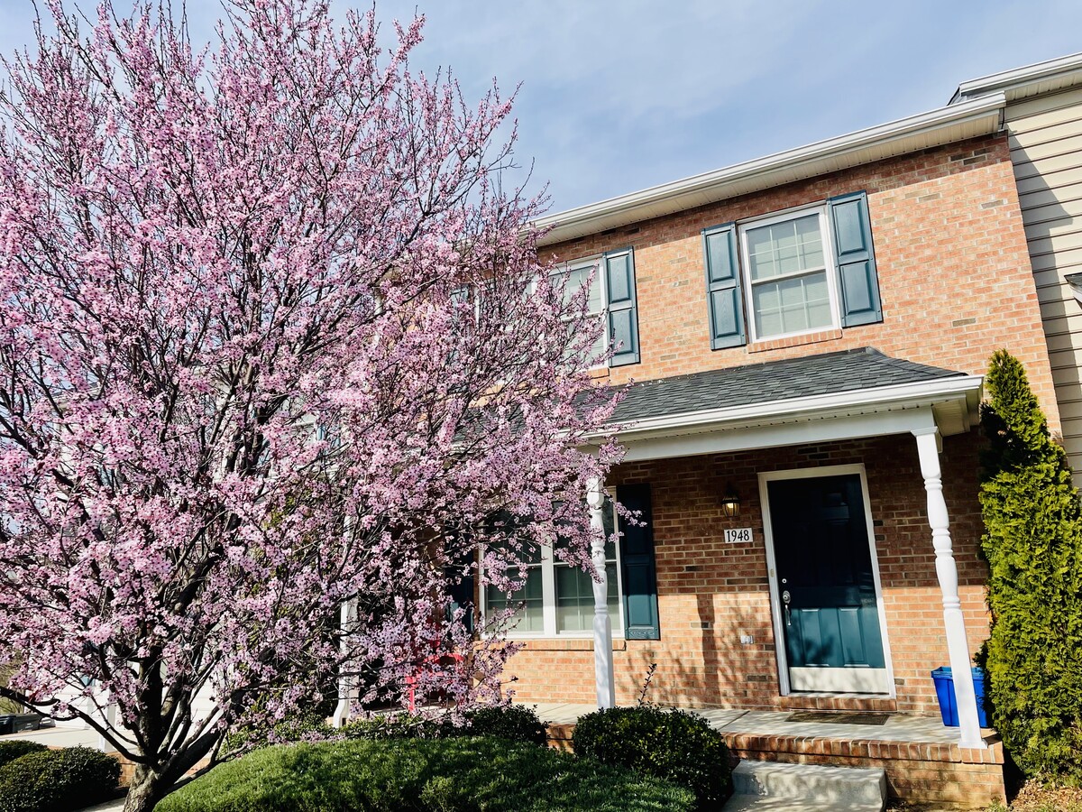 Photo - 1948 Cidermill Ln