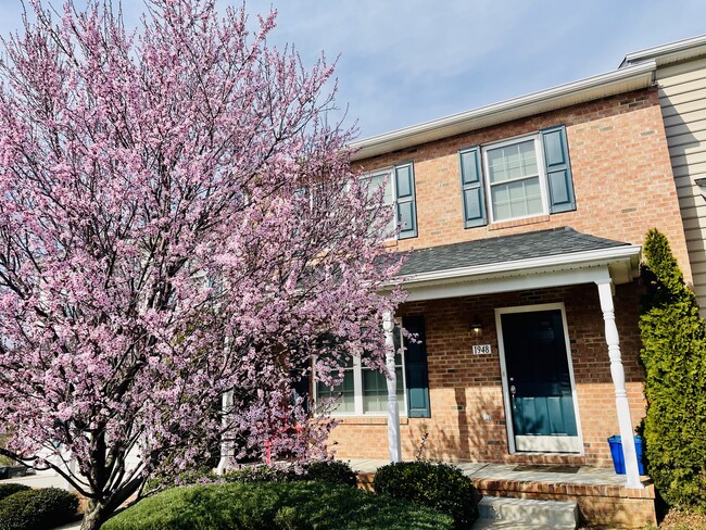 Building Photo - 1948 Cidermill Ln