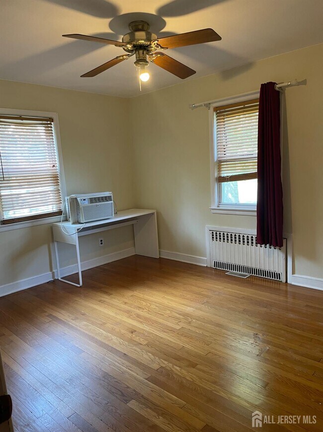 Photo - 355 Metlars Ln