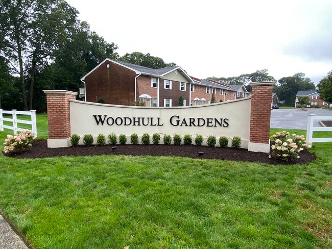 WOODHULL GARDENS - Woodhull Gardens Apartments