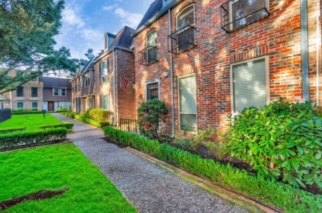 Building Photo - 530 N Post Oak Ln Rental