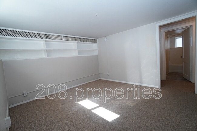 Photo - 2506 Woodlawn Ave