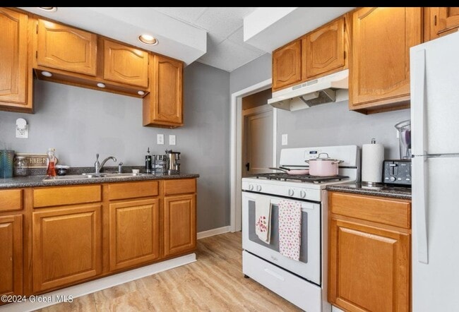 Photo - 115 Woodlawn Ave Unit 2