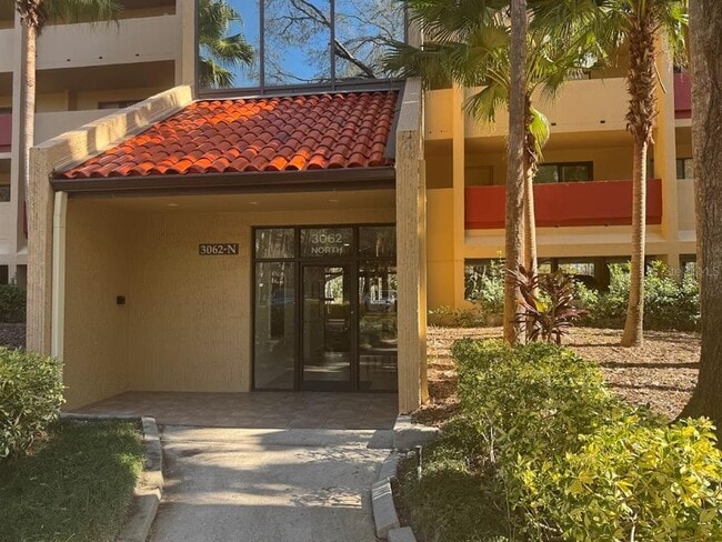 Building Photo - 3062 Eastland Blvd Unit 205