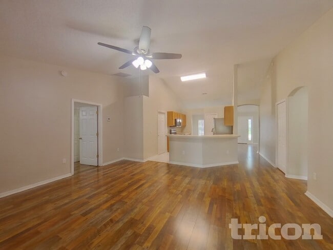 Photo - 609 White Oak Way