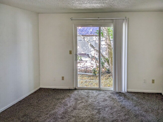 4187 Arnold St NE Unit 4187-D