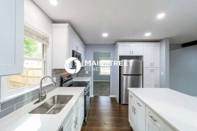 Photo - 4 Bedroom Pet-Friendly Home in Overland Park, KS with Main Street Renewal