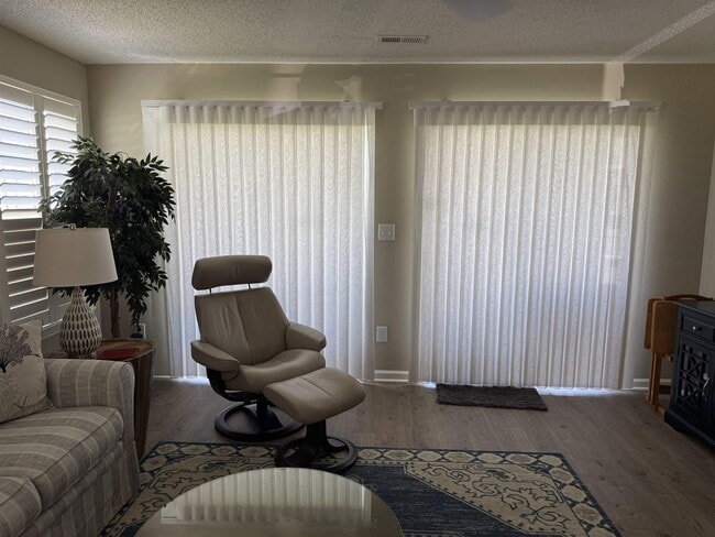 Photo - 643 Woodmoor Dr