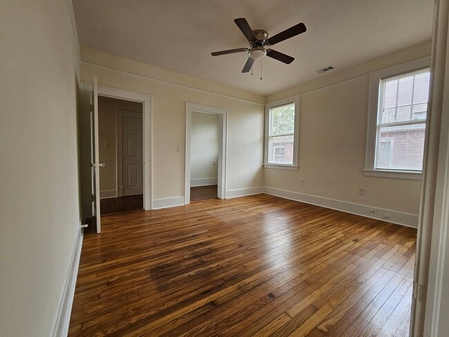 Photo - 515 E 49th St