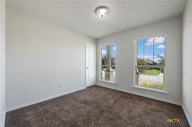 Photo - 5678 Baffin Ln