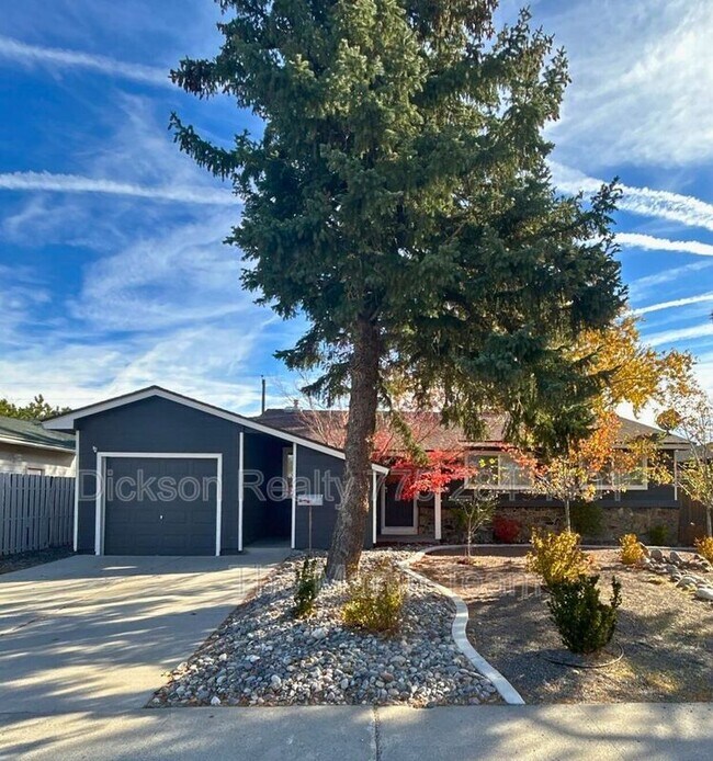 Building Photo - 640 James Ln