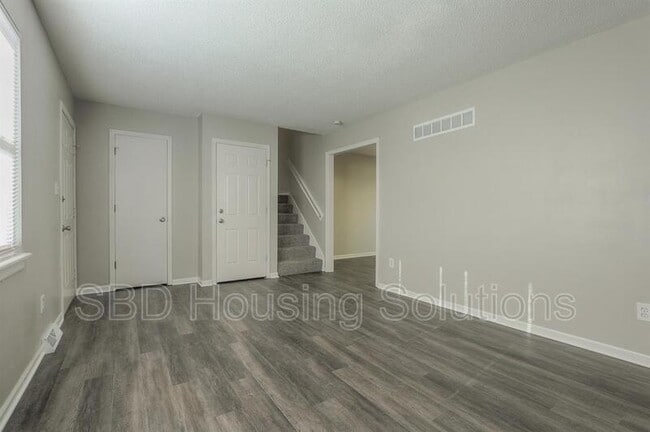 Photo - 16104 Slater Ave