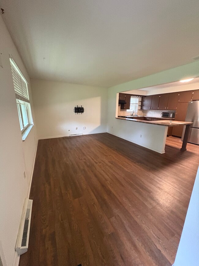 Photo - 817 Hollywood Cir