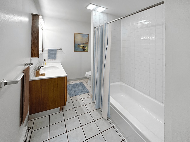 amplia baño - Westview Apartments