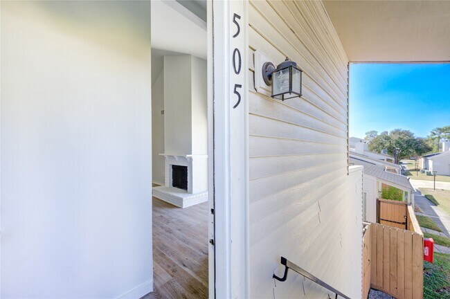 Building Photo - 6401 Deihl Rd