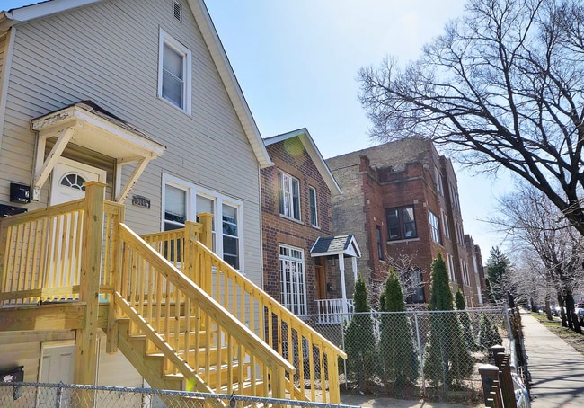 Photo - 3047 N Troy St Unidad 1