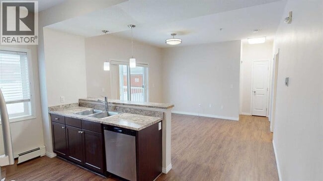 Photo - 10004-1097A 97A St